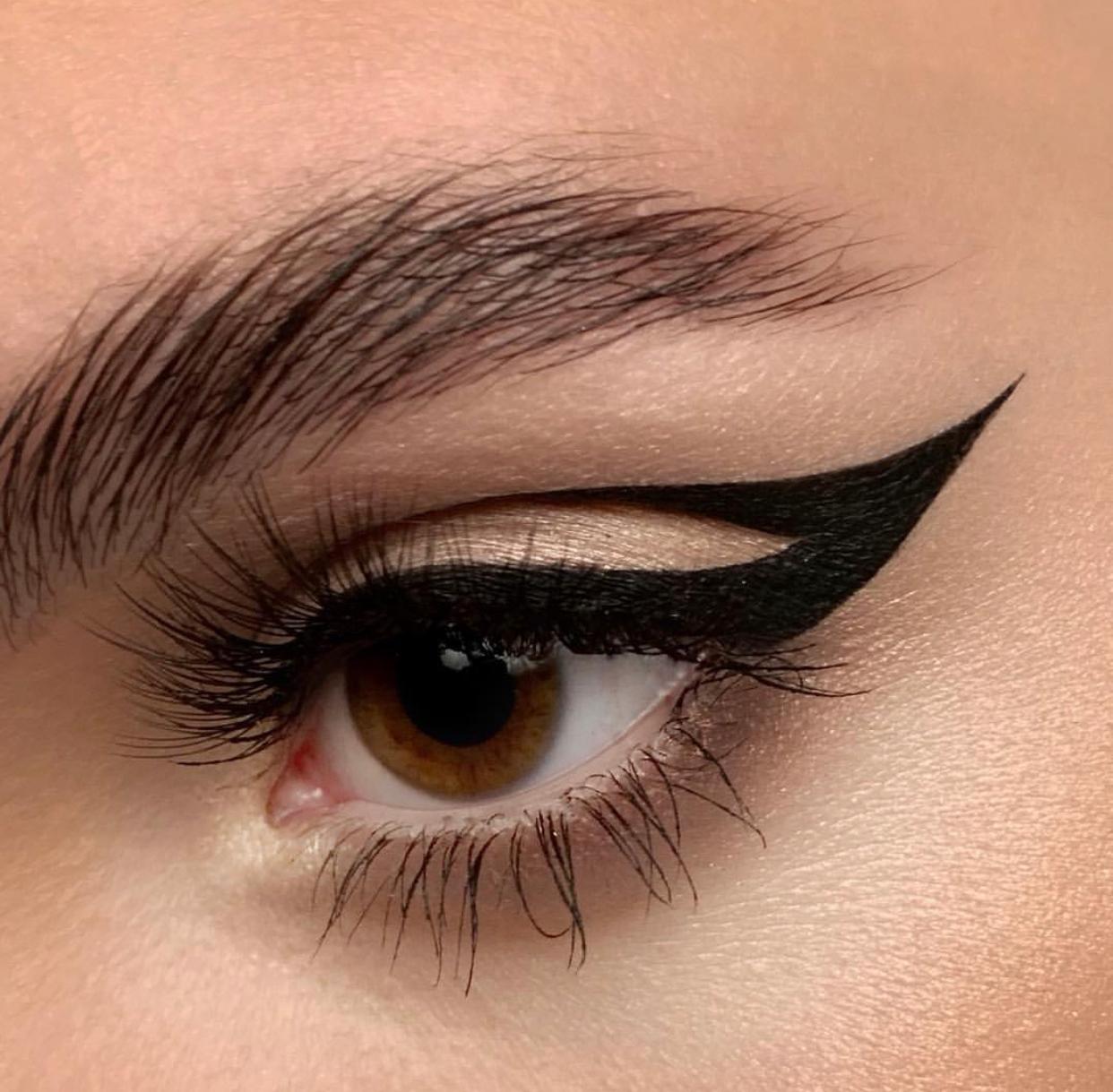 Eyelinerul - 8 stiluri diferite de eyeliner. Pe care îl preferi? 9 Eyelinerul - 8 stiluri diferite de eyeliner. Pe care îl preferi? 9